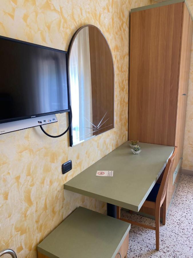 Hotel Pine Beach روسولينا ماري المظهر الخارجي الصورة