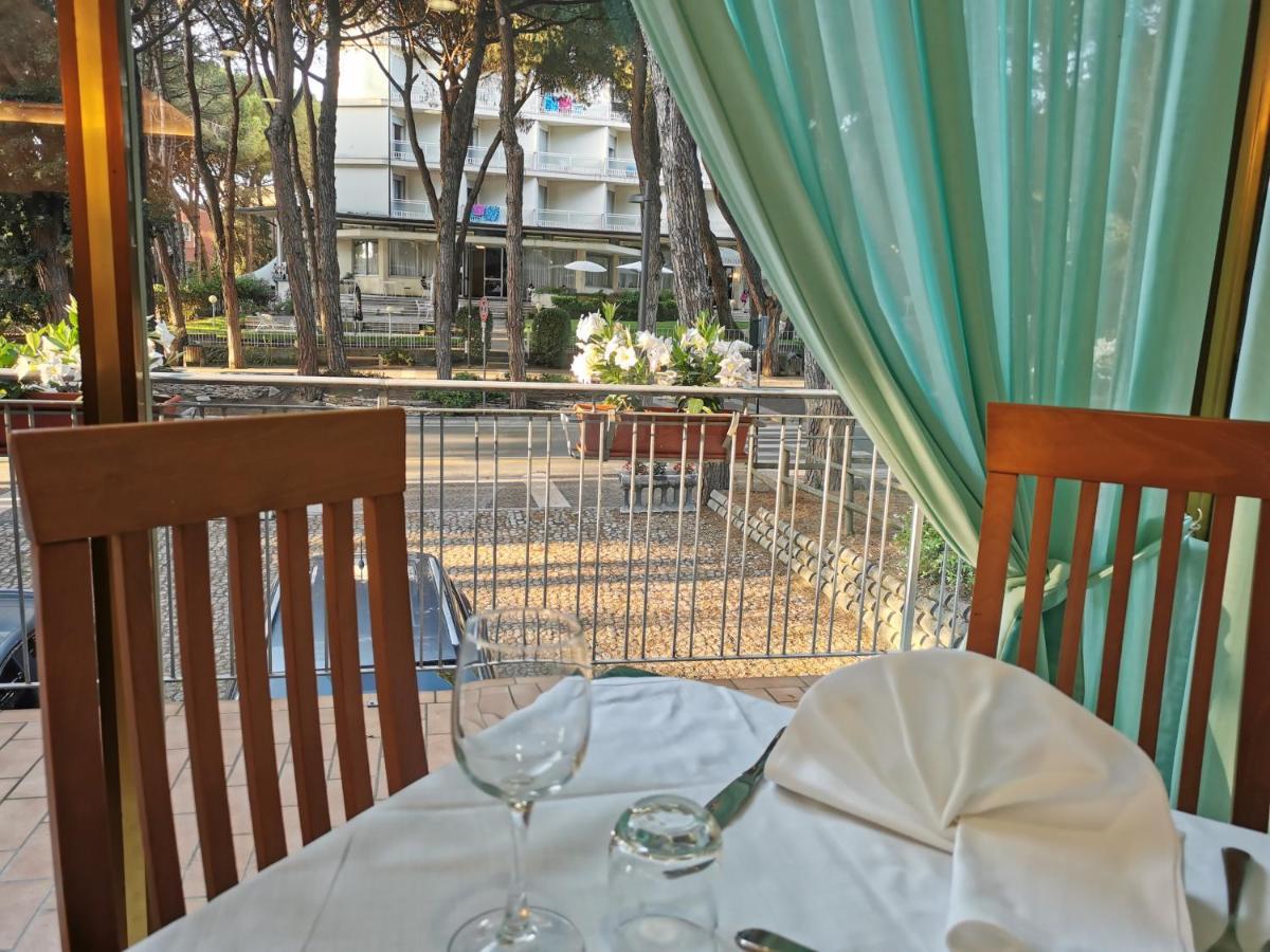 Hotel Pine Beach روسولينا ماري المظهر الخارجي الصورة