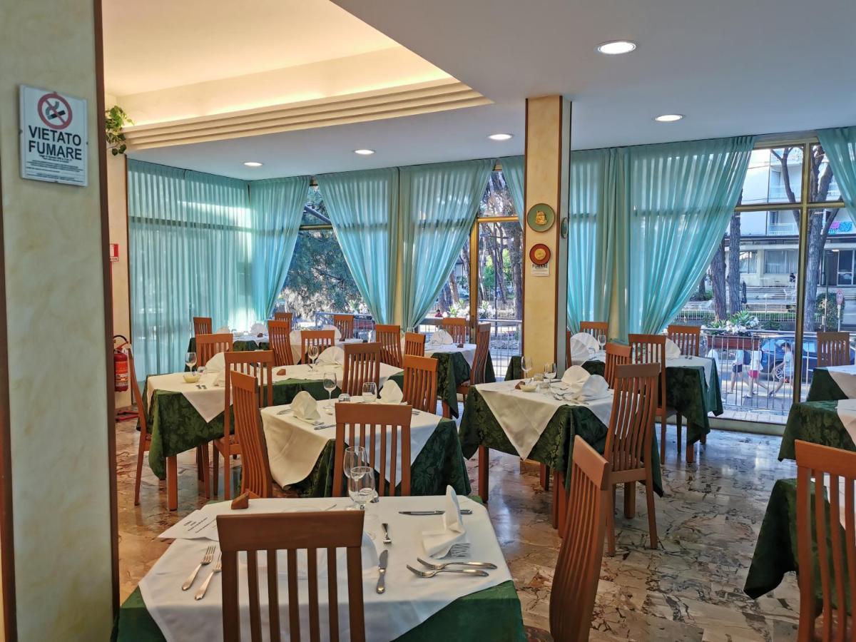 Hotel Pine Beach روسولينا ماري المظهر الخارجي الصورة