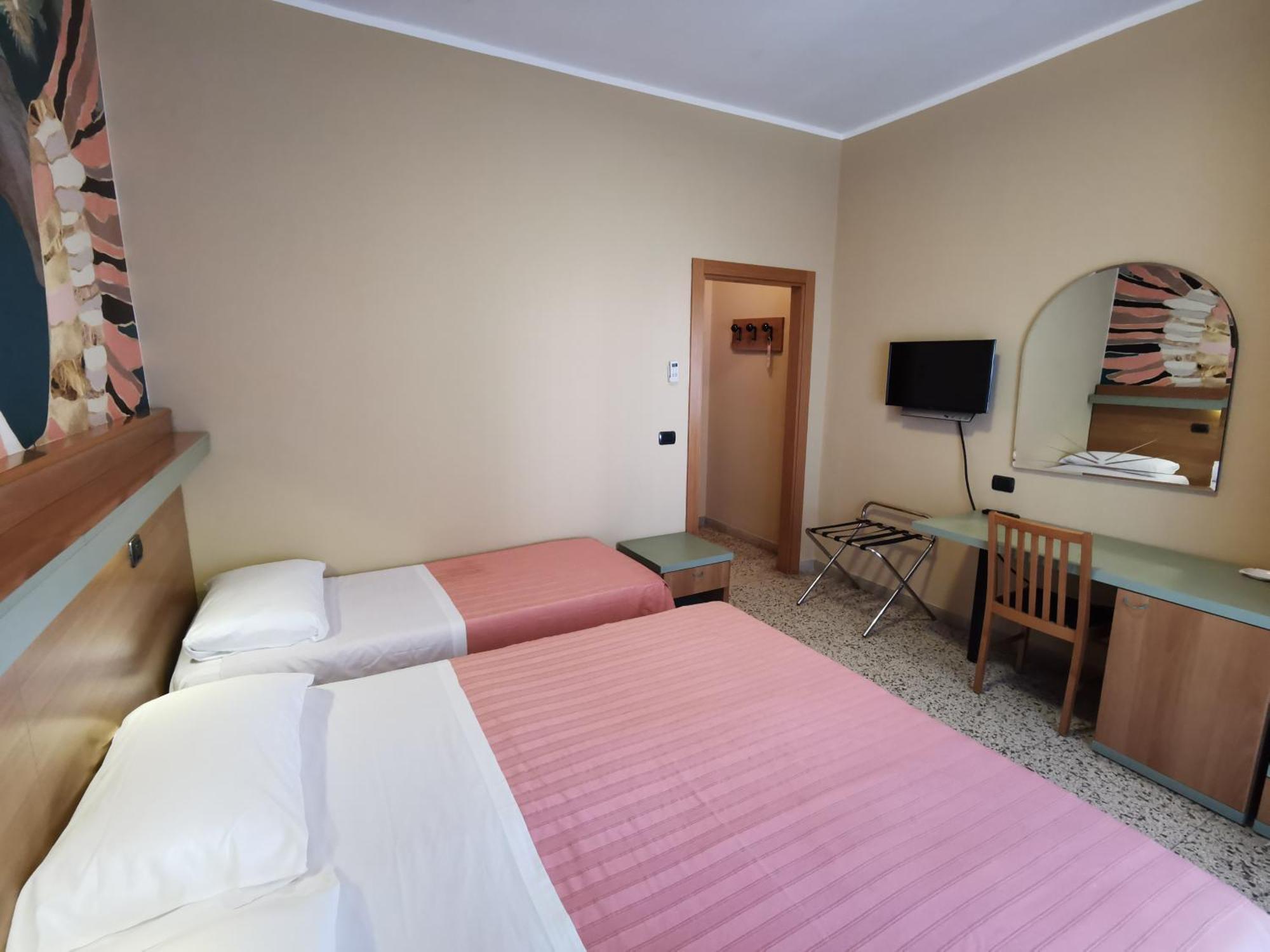 Hotel Pine Beach روسولينا ماري المظهر الخارجي الصورة