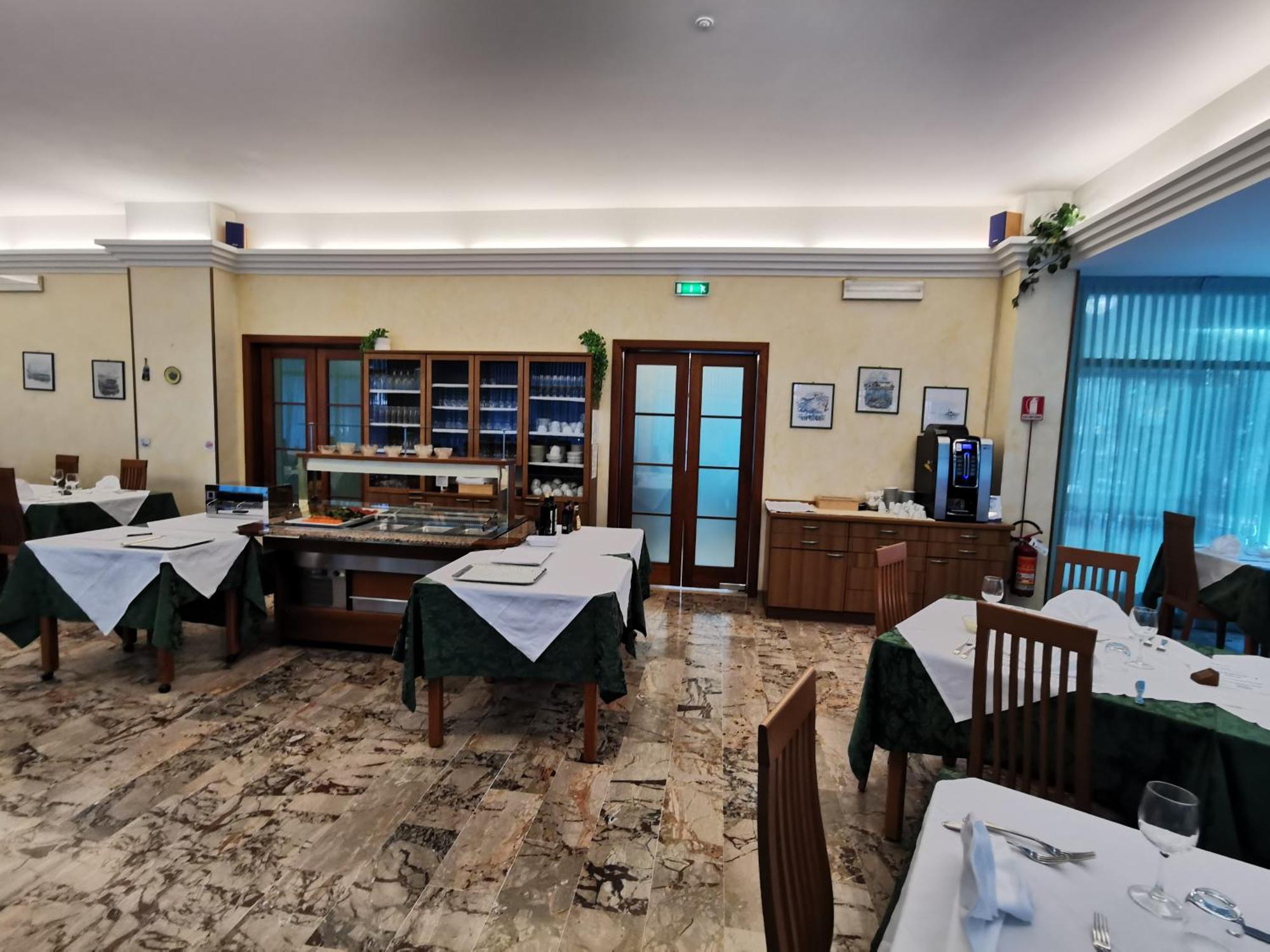 Hotel Pine Beach روسولينا ماري المظهر الخارجي الصورة