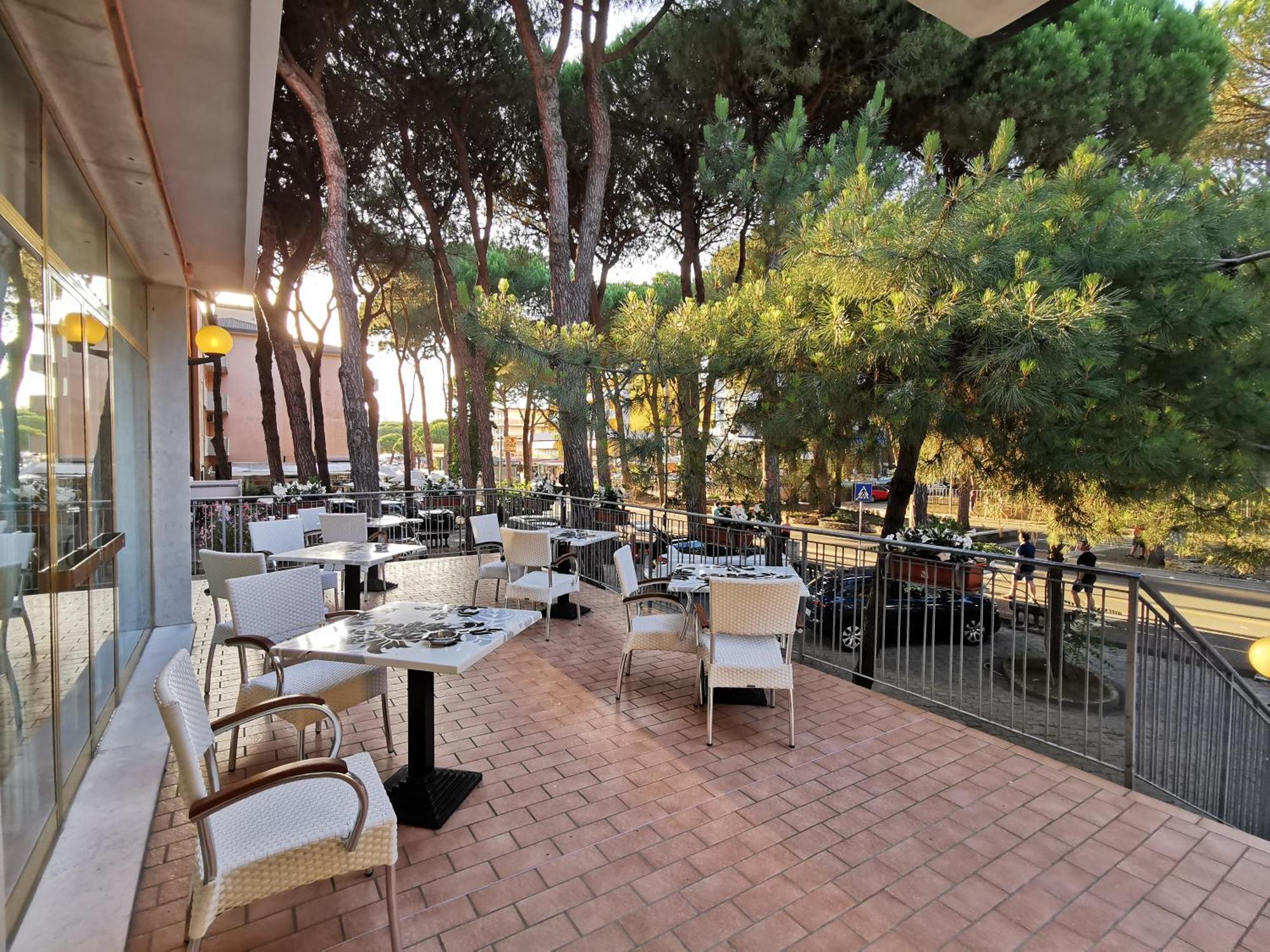 Hotel Pine Beach روسولينا ماري المظهر الخارجي الصورة