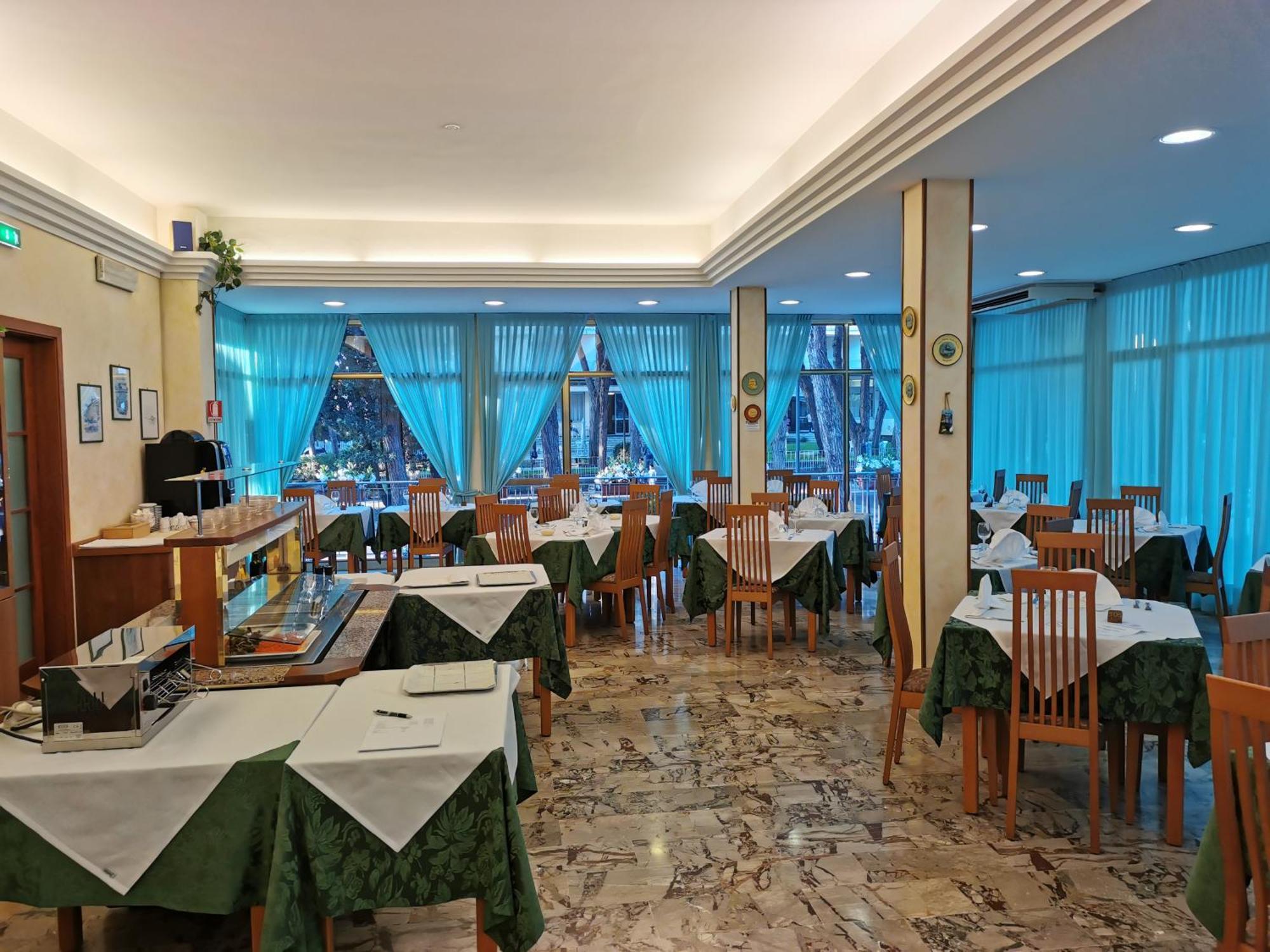 Hotel Pine Beach روسولينا ماري المظهر الخارجي الصورة