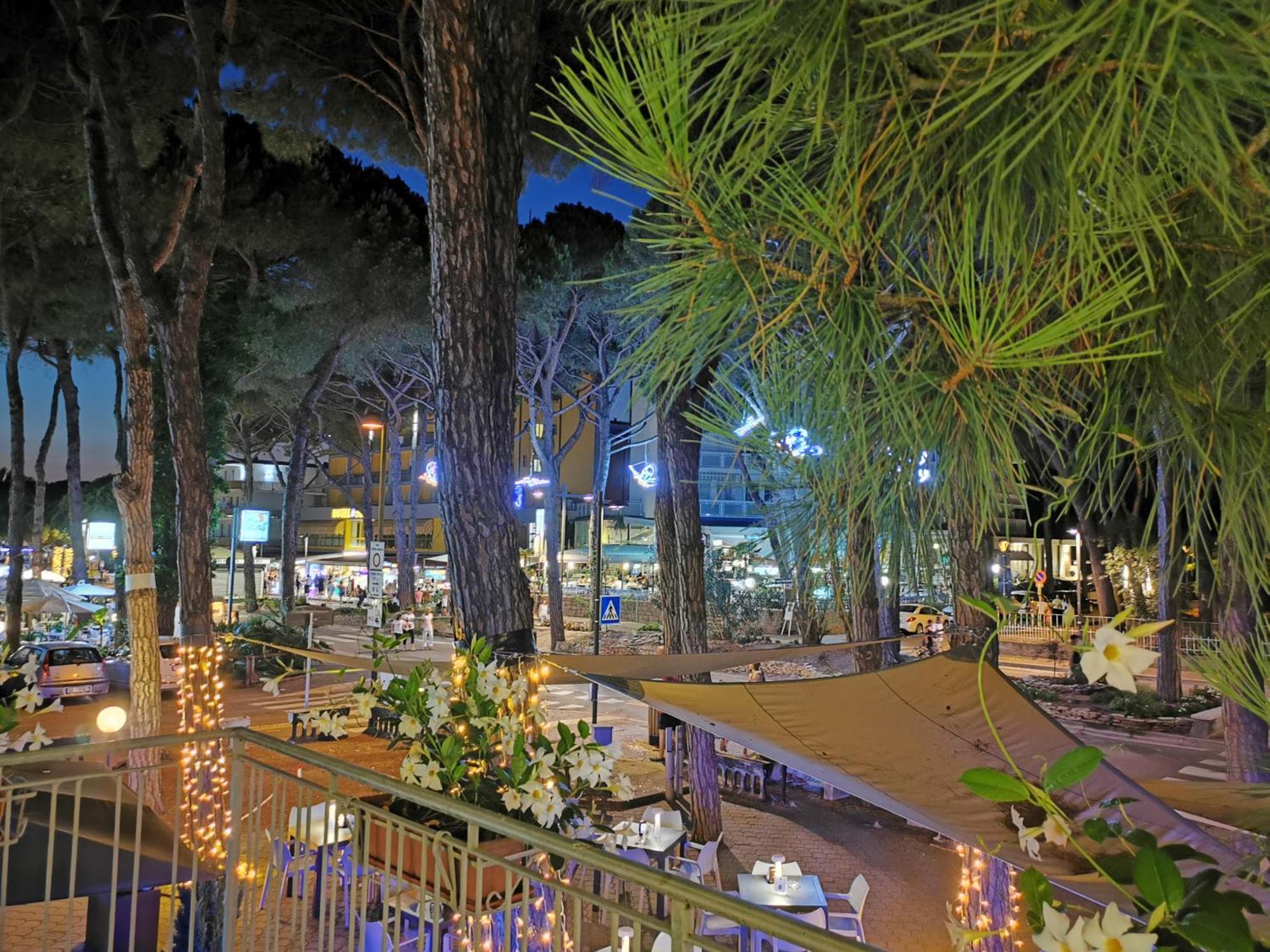 Hotel Pine Beach روسولينا ماري المظهر الخارجي الصورة